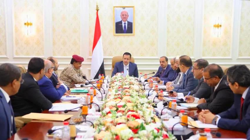الحكومة تعتمد إجراءات لترشيد الإنفاق واستقرار صرف العملة