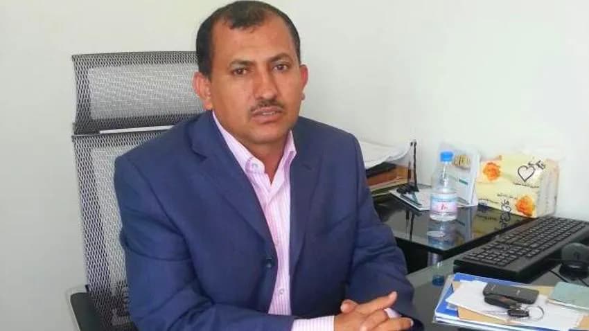 قيادي في حزب الإصلاح ينتقد فساد الحكومة وإجراءاتها المميتة