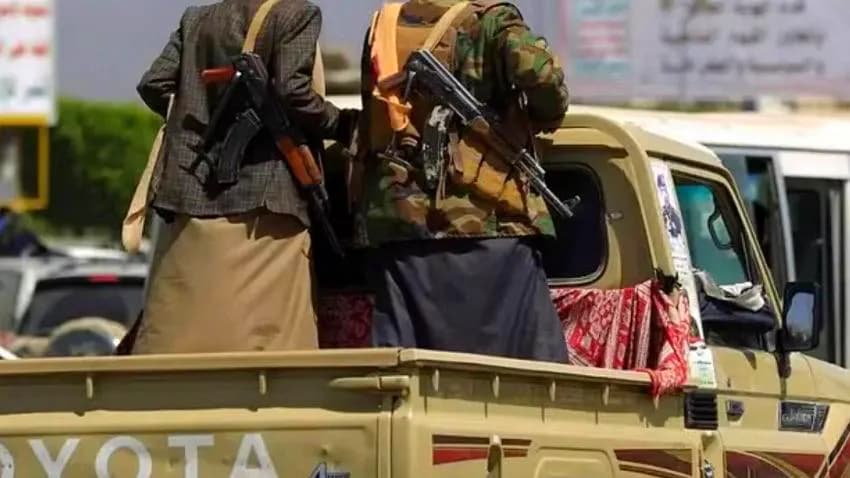 بتهم ملفقة وحجج واهية.. الحوثيون يتوسعون إلى القرى لنهب المنازل