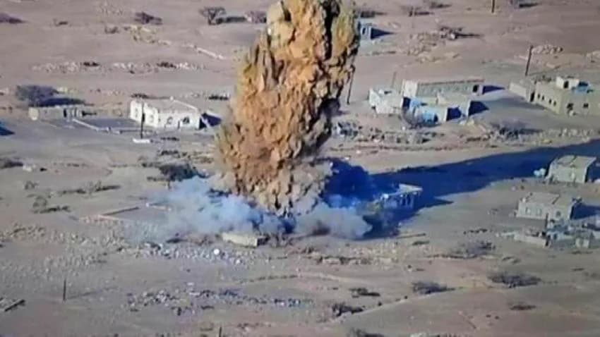 مليشيا الحوثي تفجر منازل مواطنين في صرواح بمأرب