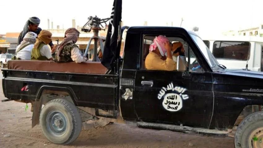 في تخادم بينهما.. تبادل أسرى بين تنظيم القاعدة ومليشيا الحوثي