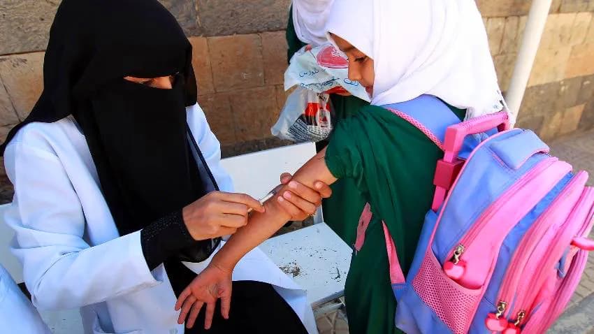 تفشي الأمراض المزمنة والمعدية ومليشيا الحوثي ترفض اللقاحات وتصفها بالمؤامرة البشرية