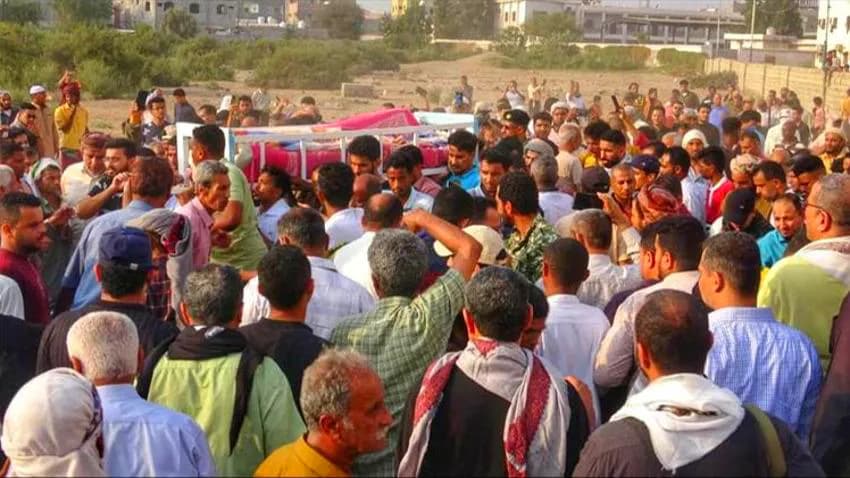 دون تحقيق.. تشييع جثمان القاضي الحضرمي في العاصمة المؤقتة عدن