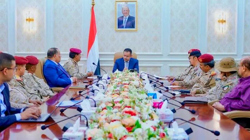 الحكومة تتوعد مليشيا الحوثي بإجراءات رادعة وتطالب إيران بوقف إرسال السلاح