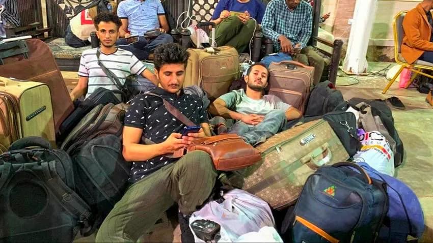 إجلاء دفعة جديدة من العالقين اليمنيين في السودان باتجاه ميناء جدة السعودي