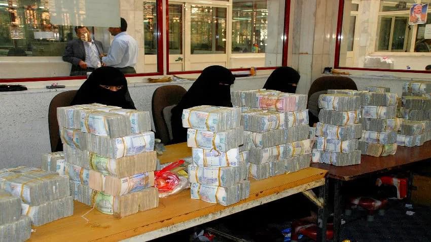 الحكومة تناشد السعودية والإمارات.. الاحتياطي النقدي يقترب من النفاد