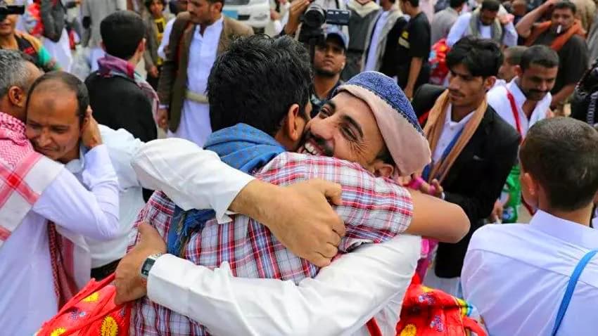 مركز حقوقي يدعو طرفي الحرب في اليمن إلى الإفراج عن جميع الأسرى والمختطفين