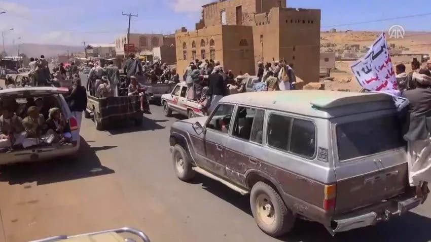 مليشيا الحوثي تدفع بتعزيزات إلى تعز وتعترف بمصرع عدد من مقاتليها