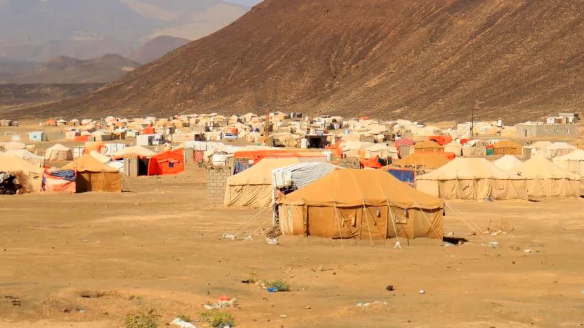 مأرب.. دعوات لتدخلات غذائية عاجلة لتفادي المجاعة في أوساط النازحين
