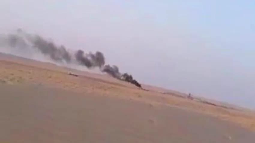 تبادل إطلاق نار.. مسلحون يحرقون قاطرتي نفط في مأرب