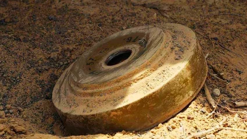 إصابة شاب وطفل اثر انفجار لغم أرضي زرعته المليشيا جنوب الحديدة