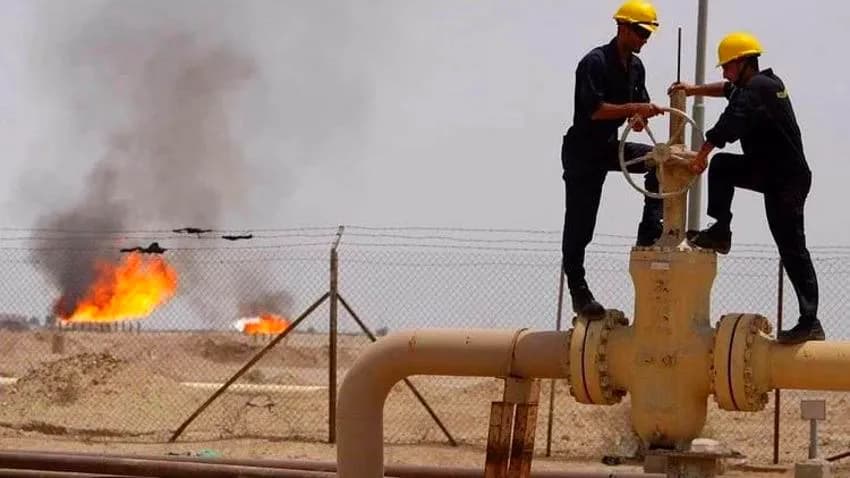 تقرير دولي: الحكومة خسرت أكثر من مليار دولار خلال 10 أشهر جراء توقف تصدير النفط