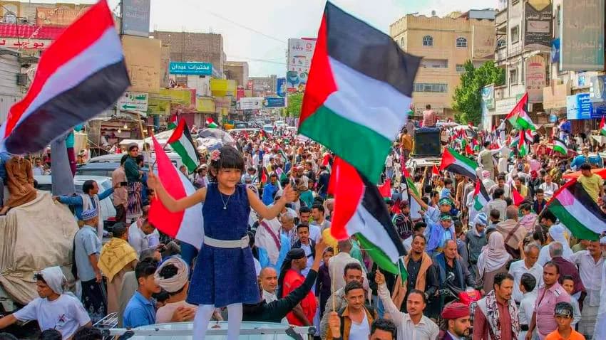 مسيرات في عدّة محافظات يمنية للتنديد بمجازر الاحتلال الإسرائيلي