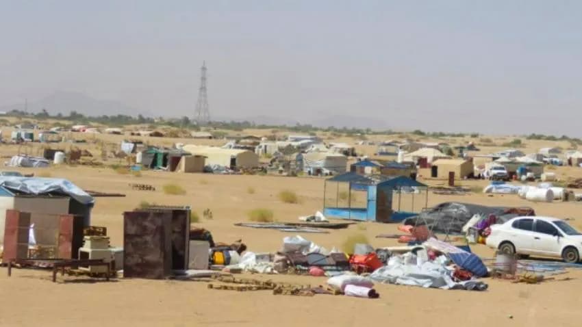 الحكومة تدين استهداف مليشيا الحوثي مخيمات النازحين في مأرب