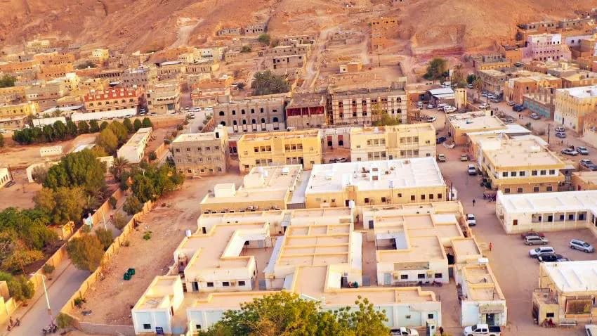 حضرموت.. إصابة امرأتين بقنبلة ألقاها مسلحون مجهولون على منزل