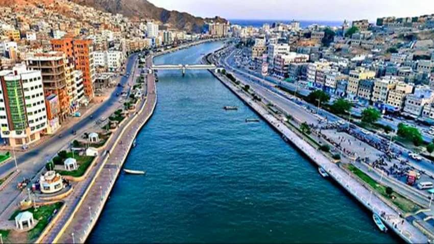 حضرموت.. السلطة تعلن إيقاف توريد إيرادات المحافظة بحجة تنصل الحكومة من التزاماتها