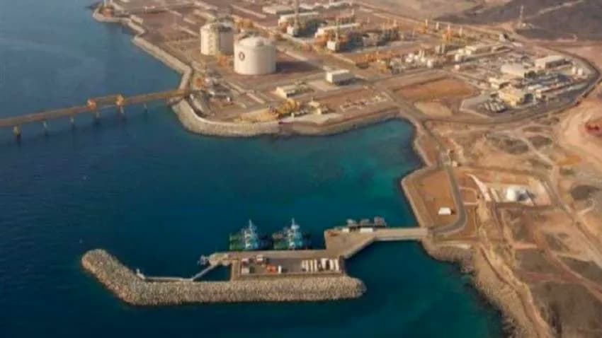 الحكومة تفقد 51% من إيراداتها بسبب توقف تصدير النفط
