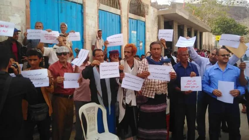 ملتقى "الموظفين النازحين" يستنكر عرقلة وزارة المالية صرف المرتبات