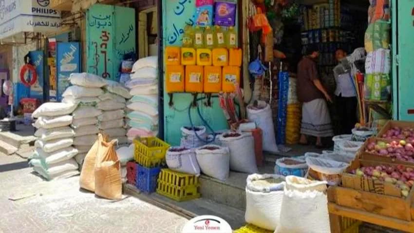 بعضها منتهية الصلاحية.. المساعدات الغذائية تباع في أسواق صنعاء