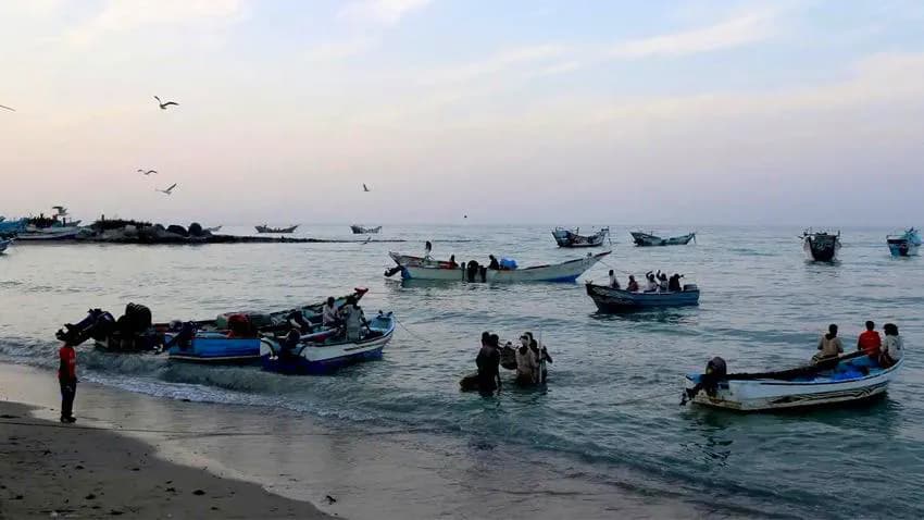 كيف يؤثر التوتر في البحر الأحمر على الصيادين اليمنيين؟