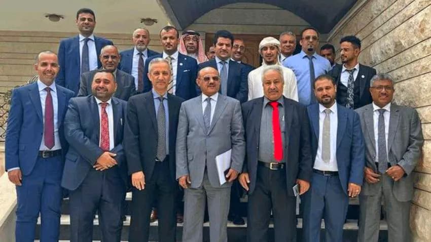 محافظ البنك المركزي يتوعد مليشيا الحوثي بإجراءات عقابية