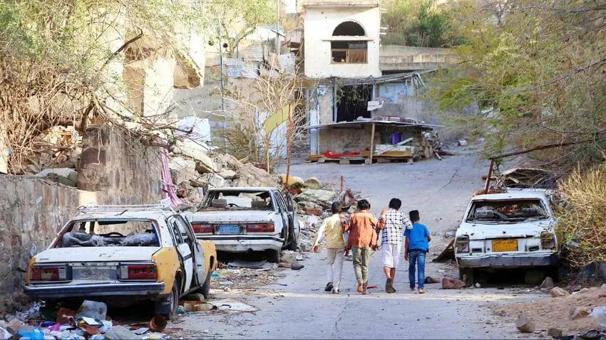 مركز بحثي: يجب عدم ربط ملف الطرقات في اليمن بالتسوية السياسية
