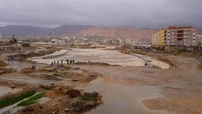 "كارثة السيول".. وفاة شخص في حضرموت وإنقاذ آخر في المهرة