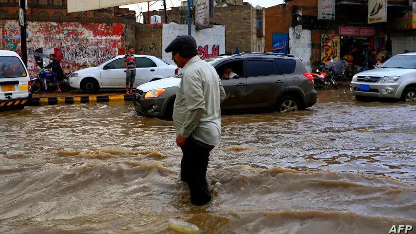 تضرر أكثر من 3 آلاف أسرة نازحة جراء السيول والحكومة تطلب دعماً دولياً عاجلاً