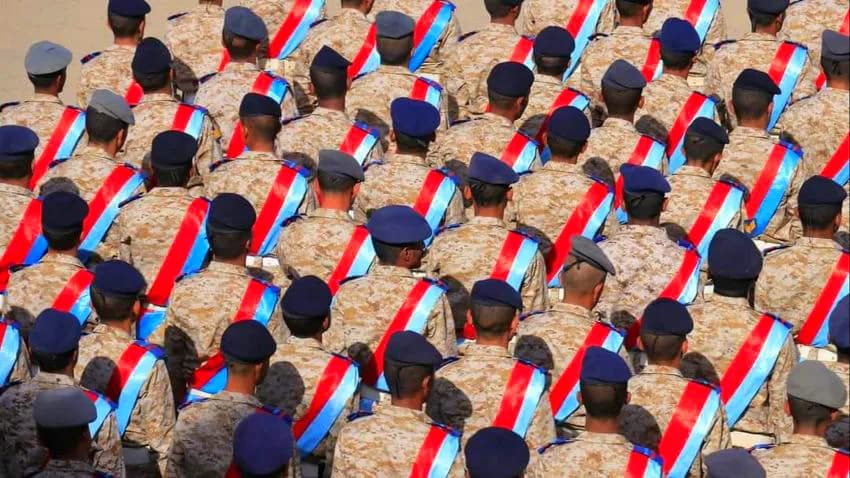 عرض عسكري في مأرب بمناسبة الذكرى الـ 34 لعيد الوحدة الوطنية