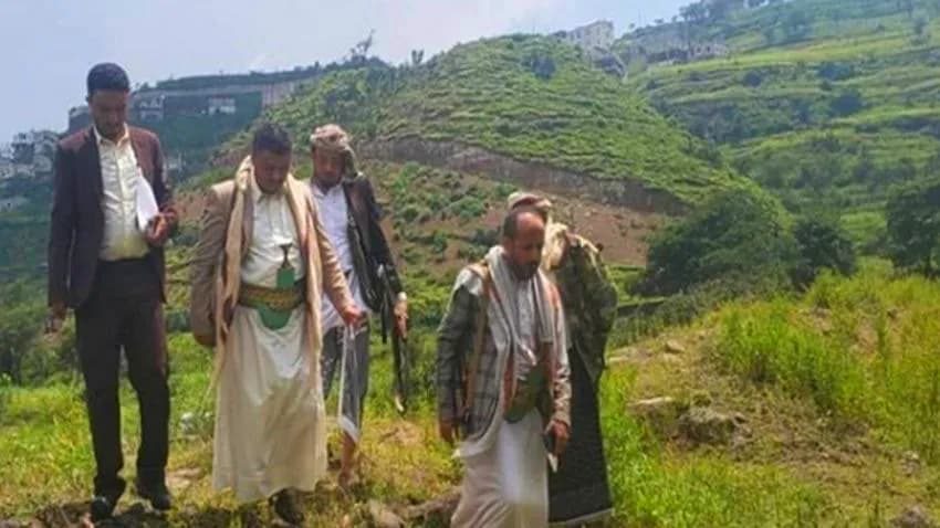 إب.. قيادي حوثي ينهب أراضي تابعة للأوقاف