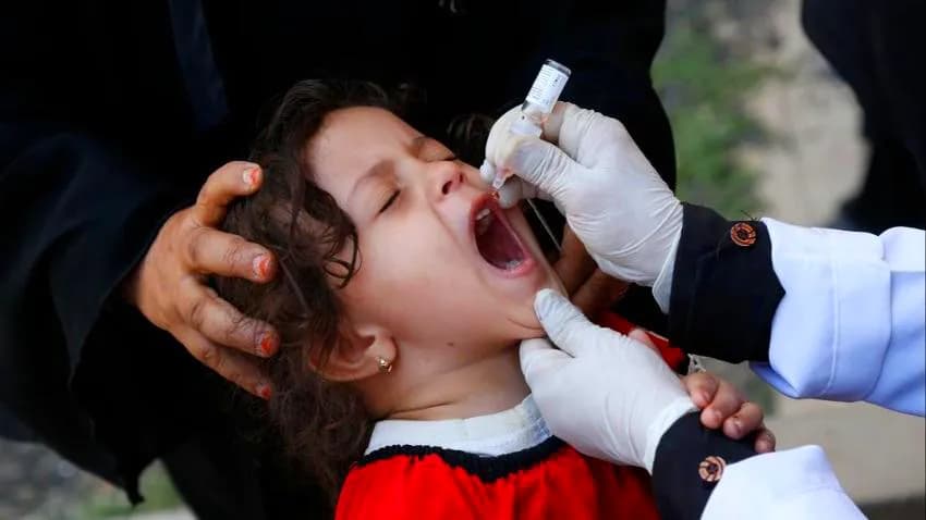 شلل الأطفال يعاود الانتشار في اليمن.. تسجيل 257 إصابة والحوثيون يمنعون حملات التطعيم