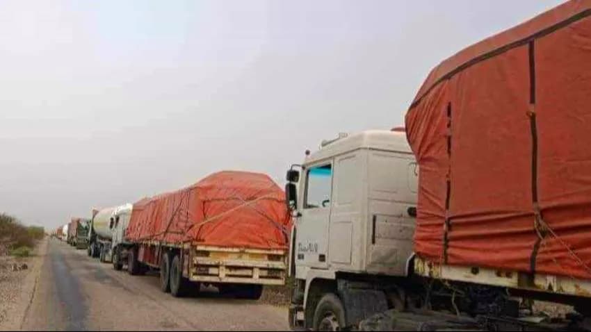 أبين.. قبليون يقطعون الطريق الدولي مجددا تنديدًا بتجاهل قضية عشال