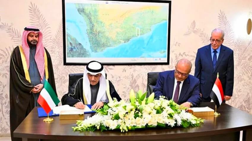 الحكومة والصندوق الكويتي يوقعان اتفاقية لاستئناف المشاريع الإنمائية