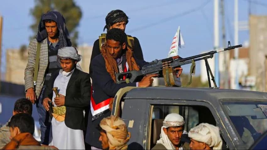 مصادر عسكرية لقناة بلقيس: رصد تحركات نشطة لمليشيا الحوثي قرب خطوط التماس في تعز