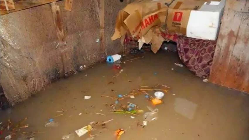 تعز.. مد بحري مفاجئ يجرف قوارب الصيادين في مديرية "ذوباب"
