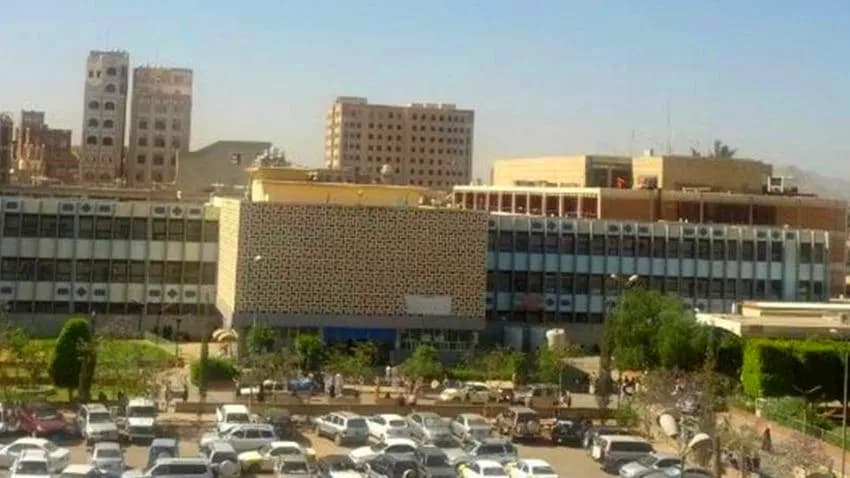 صراع حوثي على المناصب والإيرادات يشل أكبر مستشفى في صنعاء وسط تحذيرات من كارثة صحية