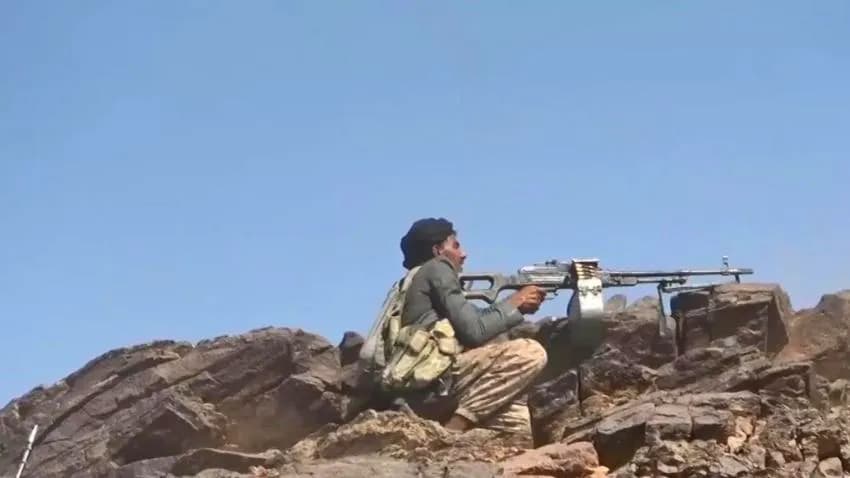 إصابة طفل برصاص قناص لمليشيا الحوثي في عصيفرة شمالي تعز