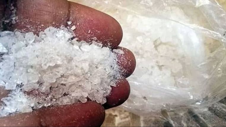 الأجهزة الأمنية تعلن ضبط مواد مخدرة في منفذ شحن بالمهرة