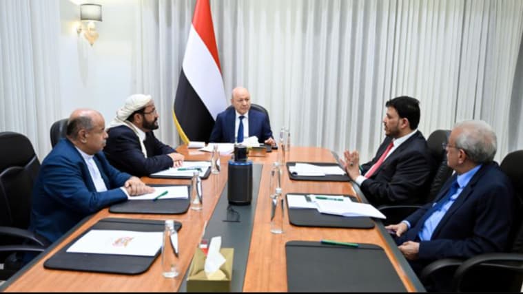 أشادت بالدعم السعودي لتغطية رواتب موظفي الدولة.. الرئاسة تؤكد دعم إجراءات الحكومة وترحب بإقرار الموازنة