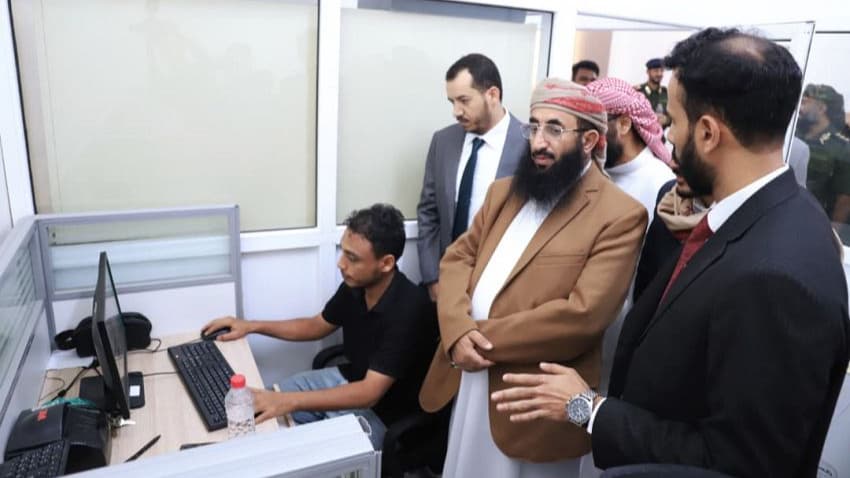 وزير الأوقاف يوجه بإنهاء التعاقد مع فنادق لم تستوف المعايير لاستقبال حجاج اليمن في المدينة المنورة