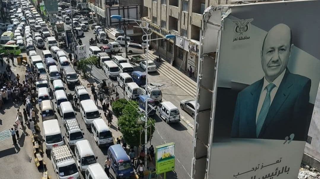 تعز.. احتجاجات لسائقي الباصات وسط تفاقم أزمة الغاز والوقود