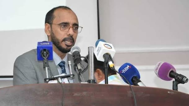 عضو بهيئة التشاور يدعو للتراجع عن وقف الرحلات الجوية إلى سقطرى