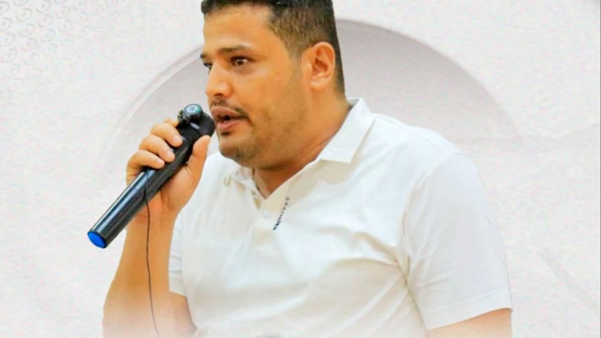 شرطة مأرب تقر باحتجاز الإعلامي حمود هزاع بدعوى تهجمه على وزير الإعلام خلال فعالية في مأرب