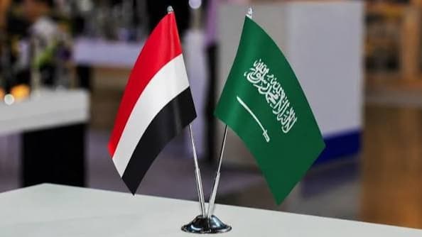 الحكومة اليمنية تدين اعتداءات الحوثيين ضد السعودية وتؤكد: مواجهة الخطر لم يعد يحتمل المعالجات المؤقتة
