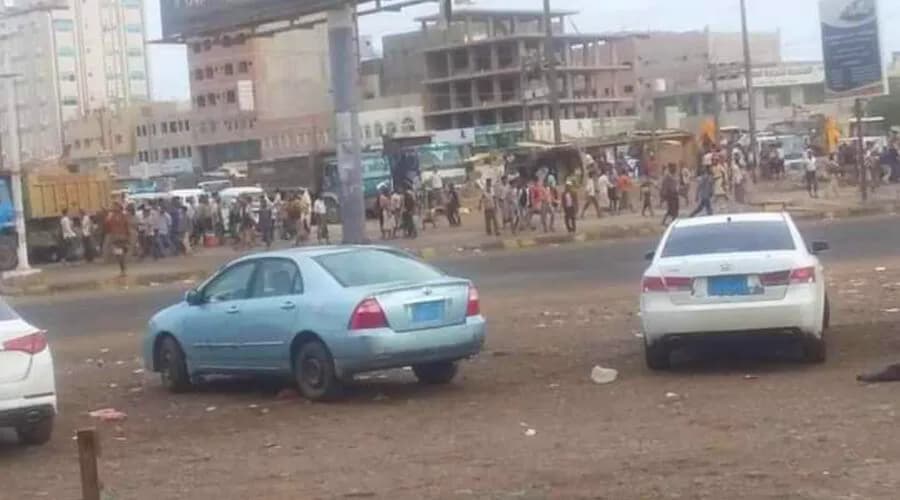 بعد أيام من تعيين المحافظ الجديد.. ترحيل عشرات المواطنين من عدن