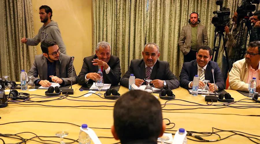 وفدا الحكومة والحوثي يبدؤون محادثات في جنيف لتبادل الأسرى