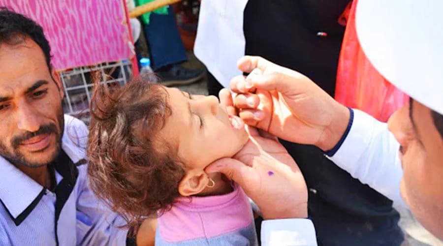 الحكومة تحذر من خطورة عودة مرض شلل الأطفال بعد تسجيل حالات بصعدة وحجة