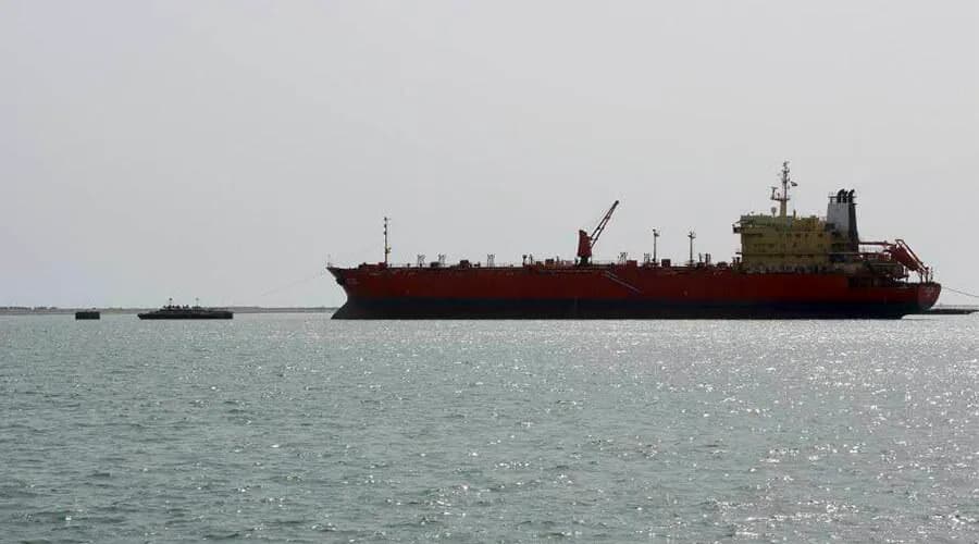 أزمة وقود خانقة في مناطق سيطرة مليشيا الحوثي والمتهم قوات التحالف