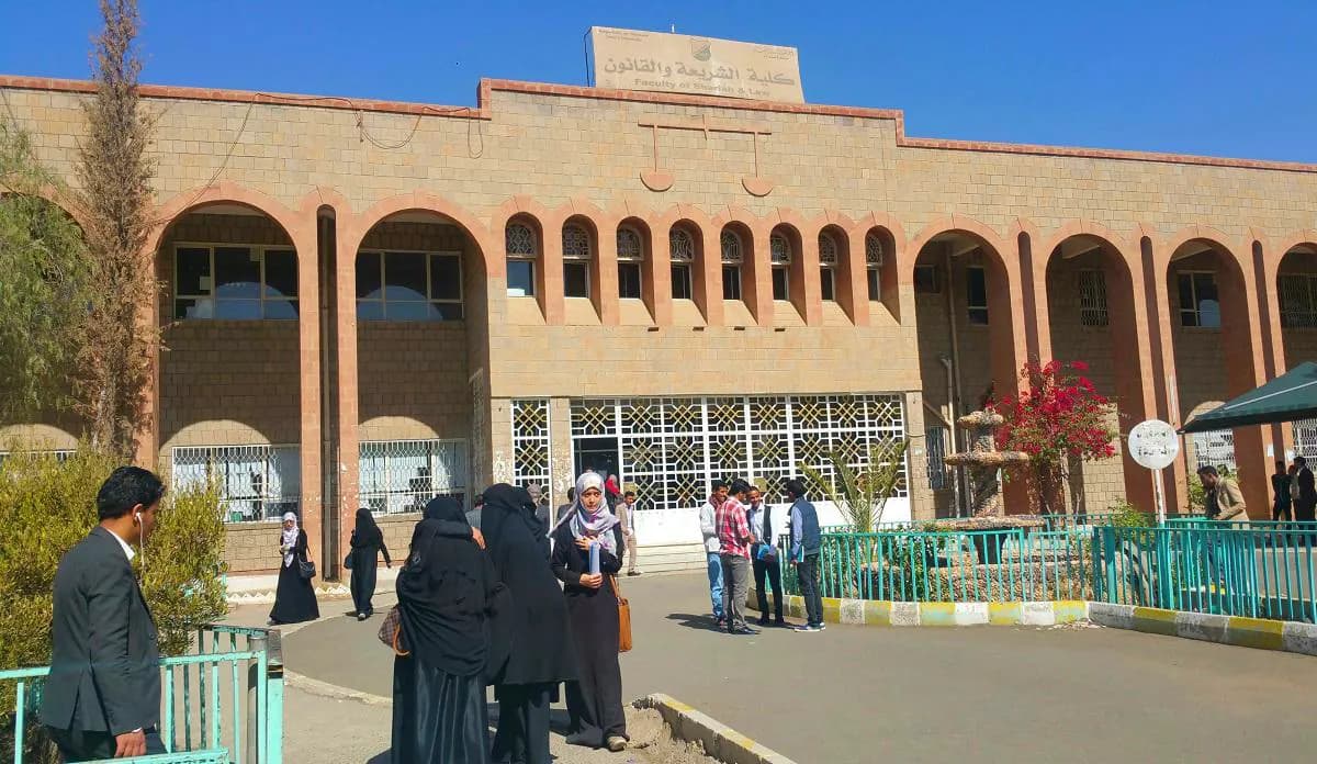 مليشيا الحوثي تغلق عددا من الأقسام في جامعة صنعاء وتحضر لإغلاق كلية الآداب