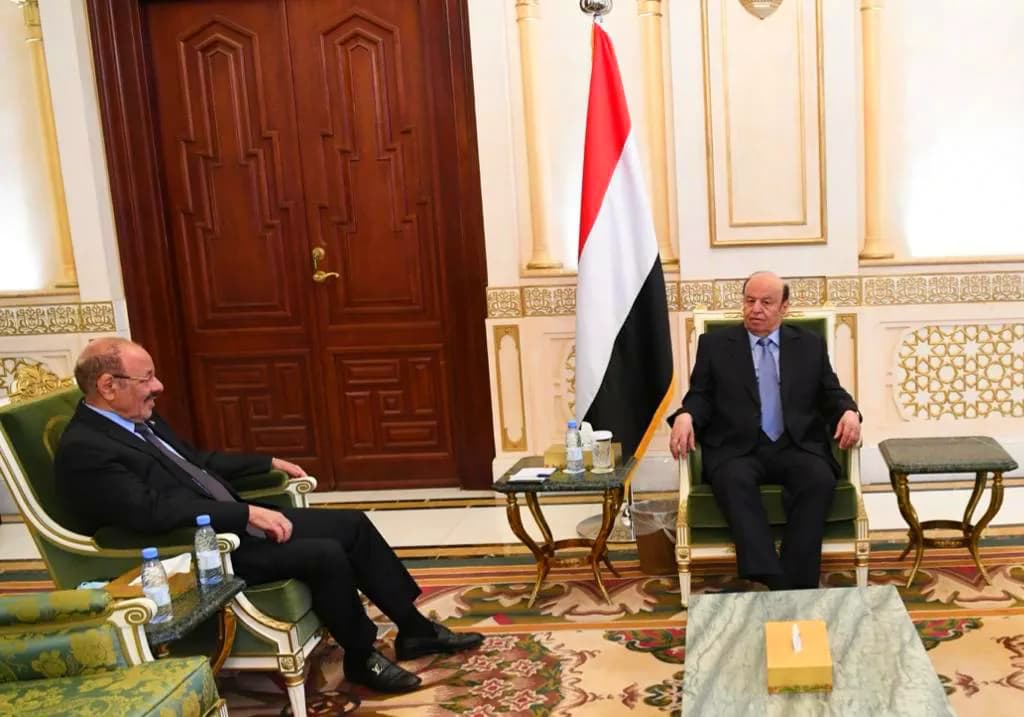 الرئيس هادي يشدد على مواصلة العمليات العسكرية حتى إسقاط الانقلاب